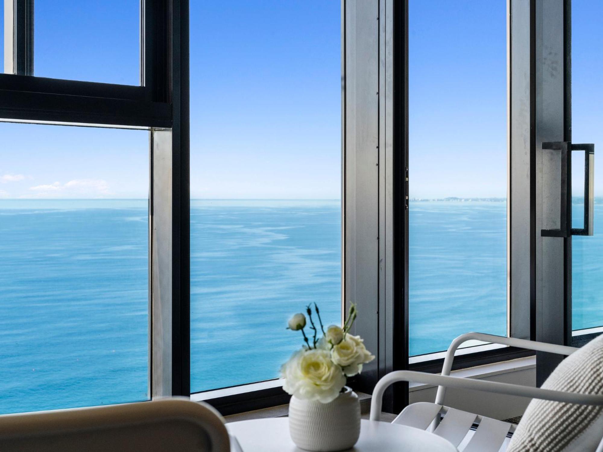 Surfers Paradise New Beachfront Apartments غولد كوست الغرفة الصورة